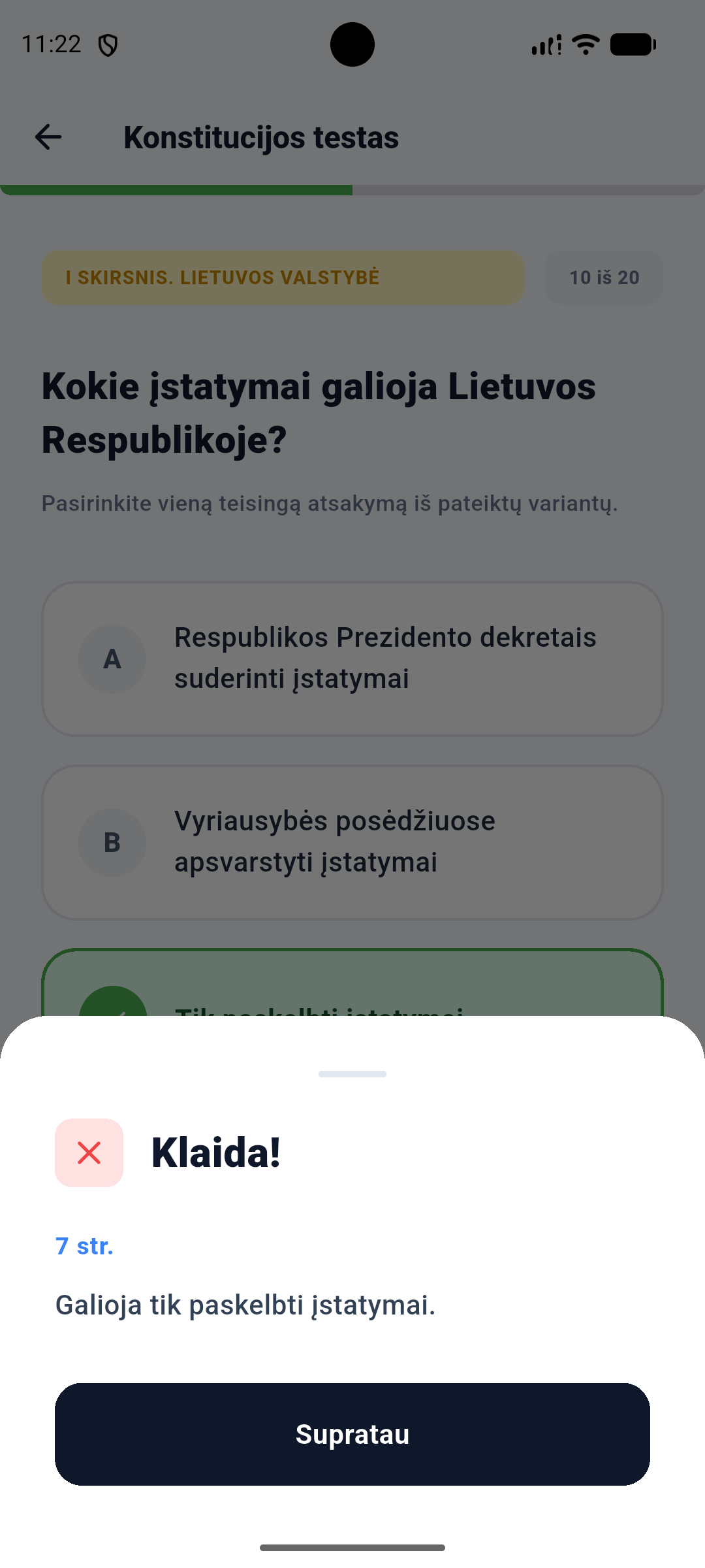 Konstitucijos egzamino testų sprendimo ekranas programėlėje